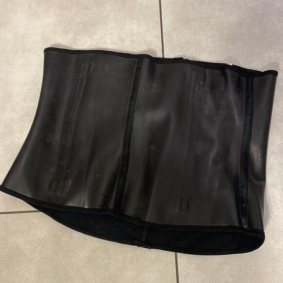 Ann Mitchell woman’s latex corset - Picture 6 of 13